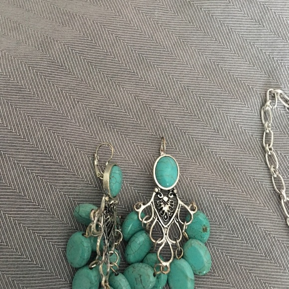 necklace and earrings set - Picture 3 of 4